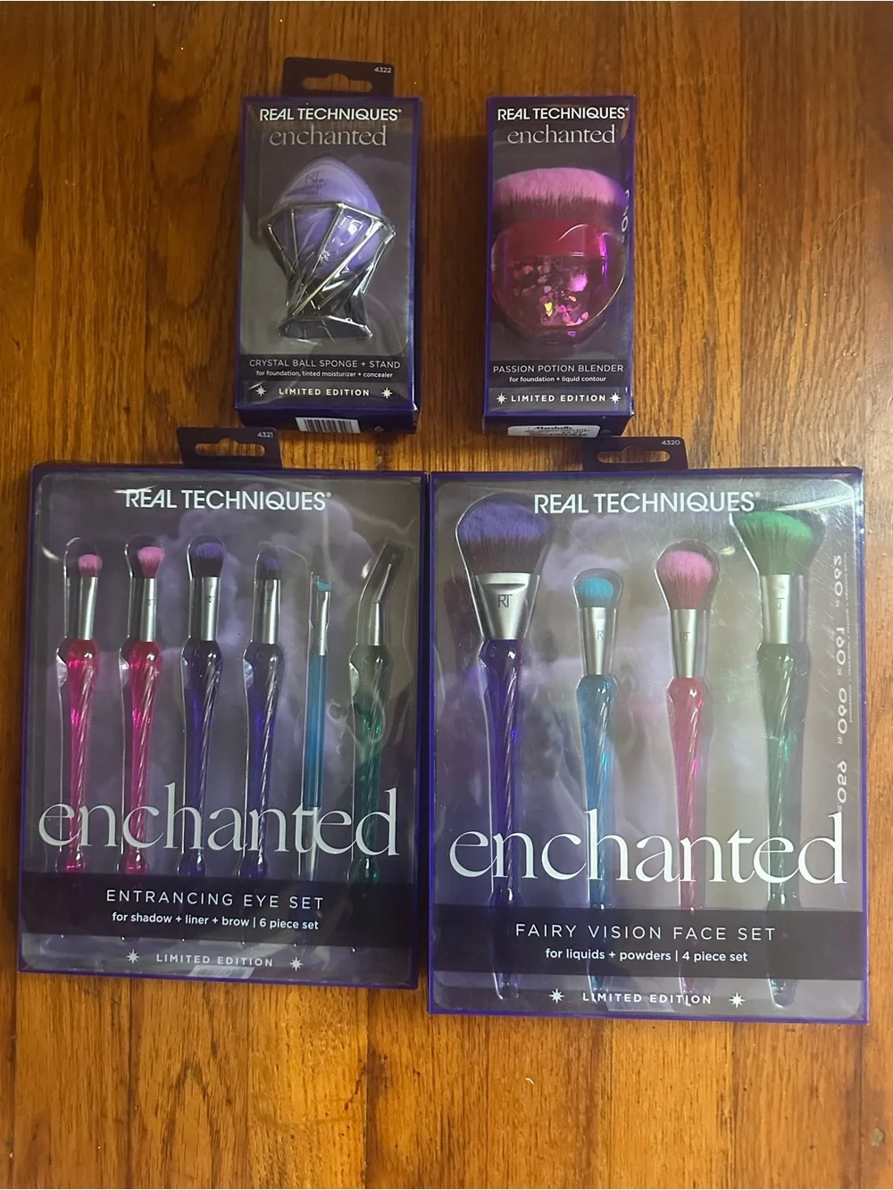 Real Techniques Enchanted Limited Edition Eye Set , Blender,ball Sponge, Face Sé